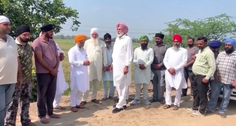 ਕਪੂਰਥਲਾ ’ਚ ਧੁੱਸੀ ਬੰਨ੍ਹ ਦੀ ਮਜਬੂਤੀ ਦਾ ਕੰਮ ਜਾਰੀ/ ਬੰਨ੍ਹ ’ਤੇ ਜੰਗੀ ਪੱਧਰ ’ਤੇ ਪਾਈ ਜਾ ਰਹੀ ਮਿੱਟੀ/ ਸਰਕਾਰ ਦੇ ਸਹਿਯੋਗ ਤੋਂ ਲੋਕ ਖੁਸ਼, ਕਰ ਰਹੇ ਤਾਰੀਫ