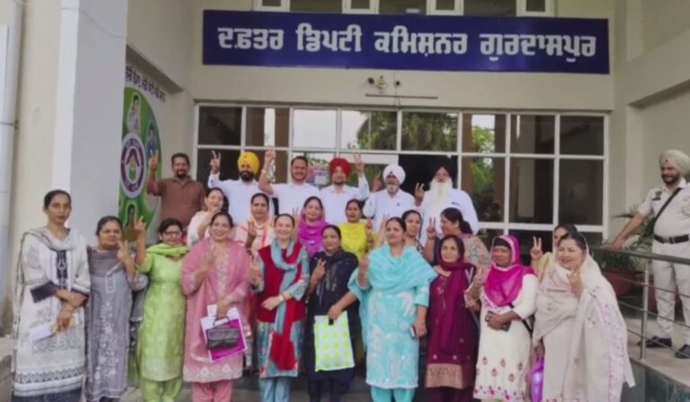 ਦੋਰਾਂਗਲਾ ਬਲਾਕ ਸੰਮਤੀ ਨੂੰ ਮਿਲਿਆ ਨਵਾਂ ਚੇਅਰਮੈਨ/ ਹਾਈਕੋਰਟ ਦੇ ਹੁਕਮਾਂ ’ਤੇ ਚੇਅਰਮੈਨ ਤੇ ਉਪ ਚੇਅਰਮੈਨ ਦੀ ਚੋਣ/ ਕਾਂਗਰਸ ਦੇ ਬਲਬੀਰ ਚੰਦ ਤੇ ਗੁਰਮੀਤ ਕੌਰ ਸਿਰ ਸੱਜਿਆ ਤਾਜ