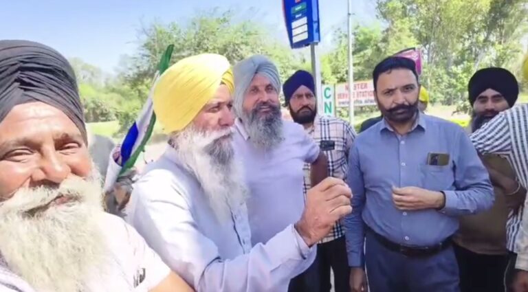 ਗੁਰਦਾਸਪੁਰ ਦੇ ਪੰਪ ਉਤੇ ਡੀਜ਼ਲ ਨੂੰ ਲੈ ਕੇ ਹੰਗਾਮਾ/ ਕਿਸਾਨ ਆਗੂ ਤੇ ਪੰਪ ਮਾਲਕ ਵਿਚਾਲੇ ਹੋਈ ਤਲਖੀ/ ਪੰਪ ਵਾਲਿਆਂ ਤੇ ਤੇਲ ਸਟੋਰ ਕਰਨ ਦੇ ਲੱਗੇ ਇਲਜ਼ਾਮ