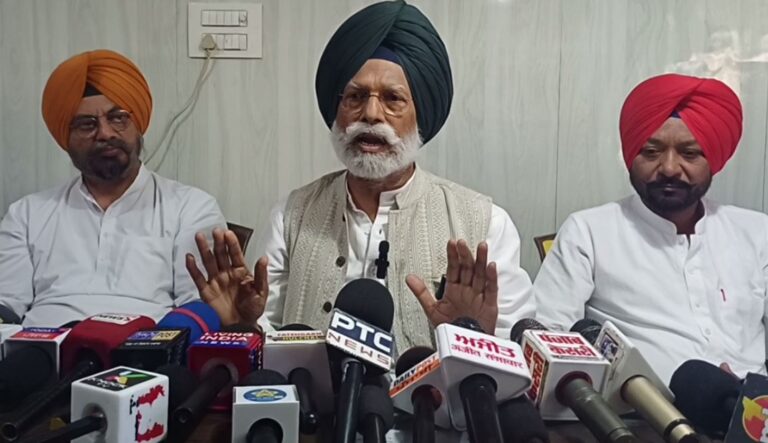 ਫਤਹਿਗੜ੍ਹ ਸਾਹਿਬ ਵਿਖੇ ਕਾਂਗਰਸ ਦੀ ਪ੍ਰੈੱਸ ਕਾਨਫਰੰਸ/ ਸਾਂਸਦ ਡਾ. ਅਮਰ ਸਿੰਘ ਨੇ ਕੀਤਾ ਸੰਬੋਧਨ/ 6 ਤਰੀਕ ਨੂੰ ਵਿਧਾਨ ਸਭਾ ਦੇ ਘਿਰਾਓ ਦਾ ਕੀਤਾ ਐਲਾਨ
