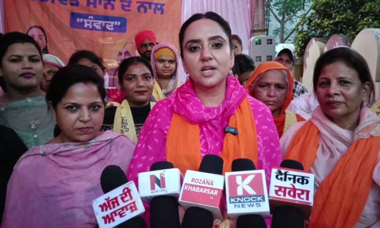ਮੋਗਾ ’ਚ ਆਮ ਆਦਮੀ ਪਾਰਟੀ ਨੂੰ ਮਿਲਿਆ ਵੱਡਾ ਹੁਲਾਰਾ/ ਸੈਂਕੜੇ ਮਹਿਲਾਵਾਂ ਕਾਂਗਰਸ ਛੱਡ ਆਪ ’ਚ ਸ਼ਾਮਲ/ ਹਲਕਾ ਵਿਧਾਇਕ ਨੇ ਕੀਤਾ ਸਵਾਗਤ