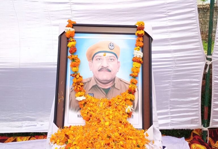 ਗੁਰਦਾਸਪੁਰ ’ਚ ਸ਼ਹੀਦ ਹੋਏ ਅਸ਼ੋਕ ਕੁਮਾਰ ਦਾ ਅੰਤਮ ਸਸਕਾਰ/  ਏਡੀਜੀਪੀ ਸਮੇਤ ਸੀਨੀਅਰ ਅਧਿਕਾਰੀ ਵੀ ਰਹੇ ਮੌਜੂਦ/ ਮੁੱਖ ਮੰਤਰੀ ਮਾਨ ਪਰਵਾਰ ਨਾਲ ਕਰਨਗੇ ਮੁਲਾਕਾਤ