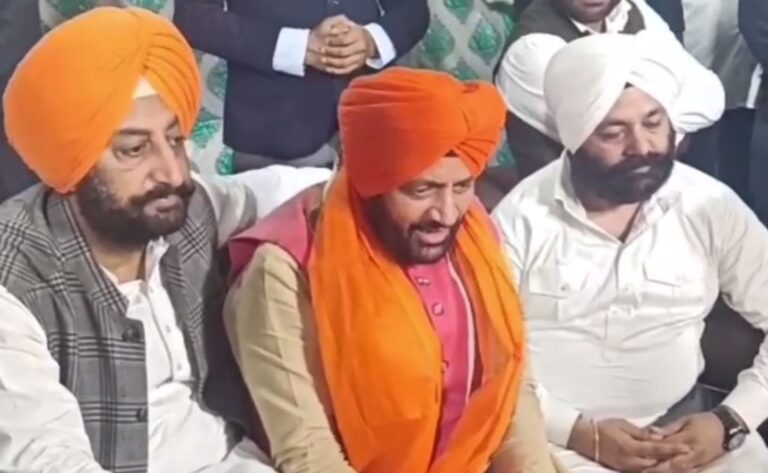 ਚੋਲਾ ਸਾਹਿਬ ਵਿਖੇ ਨਤਮਸਤਕ ਹੋਏ ਹਰਿਆਣਾ ਸੀਐਮ ਸੈਣੀ/ ਗੁਰੂ ਘਰ ਮੱਥਾ ਟੇਕ ਕੇ ਕੀਤੀ ਸਰਬੱਤ ਦੇ ਭਲੇ ਦੀ ਅਰਦਾਸ