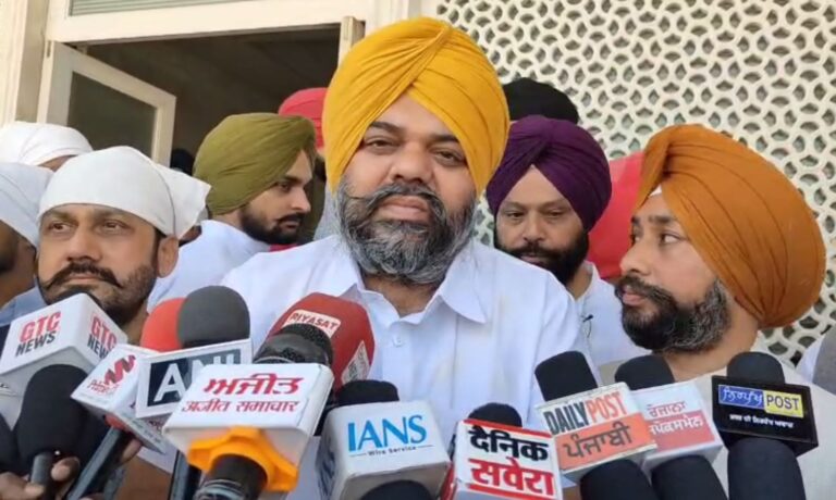 ਸ੍ਰੀ ਹਰਿਮੰਦਰ ਸਾਹਿਬ ਵਿਖੇ ਨਤਮਸਤਕ ਹੋਏ ਹਰਦੀਪ ਸਿੰਘ ਗਿੱਲ/ ਗੁਰੂ ਘਰ ਮੱਥਾ ਟੇਕ ਕੇ ਸਰਬੱਤ ਦੇ ਭਲੇ ਦੀ ਕੀਤੀ ਅਰਦਾਸ