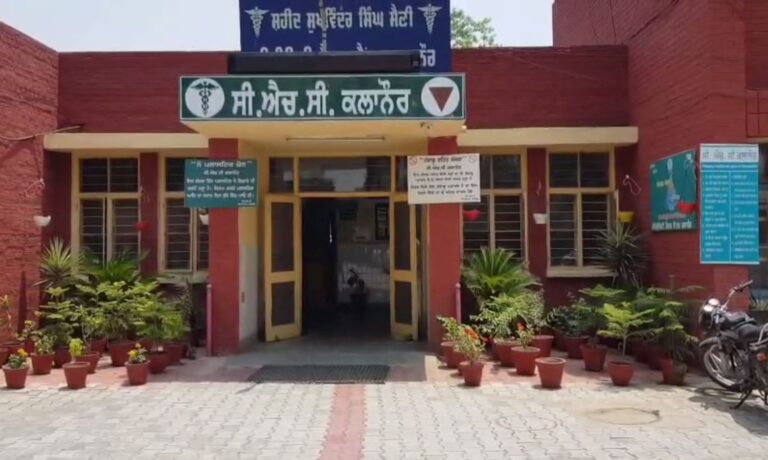 ਕਲਾਨੌਰ ਸਿਵਲ ਹਸਪਤਾਲ ’ਚ ਖੁਲ੍ਹੀ ਪ੍ਰਬੰਧਾਂ ਦੀ ਪੋਲ/ ਸਰਪੰਚ ਨੇ ਮਾੜੇ ਪ੍ਰਬੰਧਾਂ ਨੂੰ ਲੈ ਕੇ ਸਾਧੇ ਨਿਸ਼ਾਨੇ/ ਮੋਬਾਇਲ ਦੀ ਰੋਸ਼ਨੀ ਚ ਟਰੀਟਮੈਂਟ ਦੇ ਲਾਏ ਇਲਜ਼ਾਮ