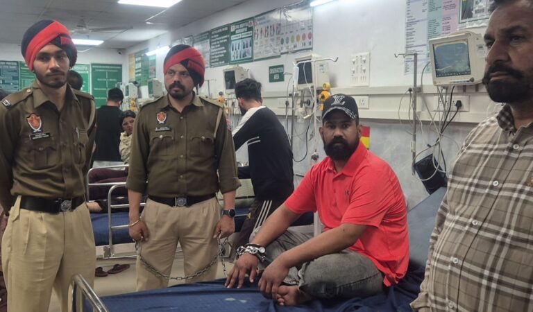 ਹੁਸ਼ਿਆਰ ਜੇਲ੍ਹ ’ਚ ਕੈਦੀ ਵੱਲੋਂ ਖੁਦਕੁਸ਼ੀ ਦੀ ਕੋਸ਼ਿਸ਼/ ਇਲਾਜ ਦੀ ਮੰਗ ਨੂੰ ਲੈ ਕੇ ਨਿਗਲੇ ਨੋਕੀਲੇ ਕਿੱਲ/ ਜੇਲ੍ਹ ਪ੍ਰਸ਼ਾਸਨ ਨੇ ਹਸਪਤਾਲ ਕਰਵਾਇਆ ਭਰਤੀ