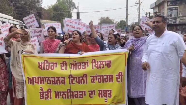 ਗੁਰਦਾਸਪੁਰ ’ਚ ਖਹਿਰਾ ਖਿਲਾਫ਼ ਔਰਤਾਂ ਦਾ ਪ੍ਰਦਰਸ਼ਨ/ ਔਰਤਾਂ ਬਾਰੇ ਟਿੱਪਣੀ ਨੂੰ ਲੈ ਕੇ ਕੀਤੀ ਨਾਅਰੇਬਾਜ਼ੀ
