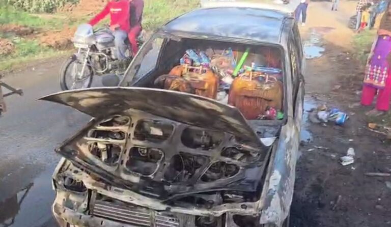 ਪਟਿਆਲਾ ਦੇ ਤ੍ਰਿਪੜੀ ’ਚ ਕਾਰ ਨੂੰ ਲੱਗੀ ਅੱਗ/ ਜਾਨੀ ਹਾਨੀ ਤੋਂ ਬਚਾਅ, ਸਮਾਨ ਦਾ ਨੁਕਸਾਨ/ ਫਾਇਰ ਬ੍ਰਿਗੇਡ ਨੇ ਪਾਇਆ ਕਾਬੂ