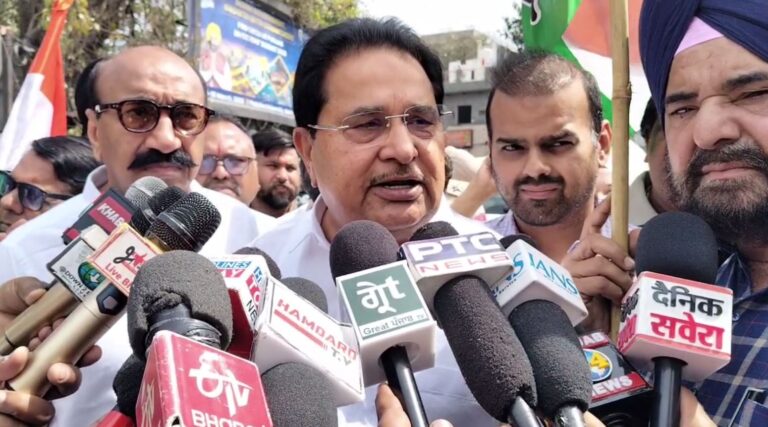 ਅੰਮ੍ਰਿਤਸਰ ’ਚ ਕਾਂਗਰਸ ਦਾ ਕੇਂਦਰ ਖਿਲਾਫ਼ ਪ੍ਰਦਰਸ਼ਨ/ ਓਪੀ ਸੋਨੀ ਸਮੇਤ ਦਿੱਗਜ਼ ਆਗੂਆਂ ਨੇ ਕੀਤੀ ਸ਼ਿਰਕਤ/ ਅਮਰੀਕਾ ਨਾਲ ਟਰੇਡ ਡੀਲ ’ਤੇ ਚੁੱਕੇ ਸਵਾਲ