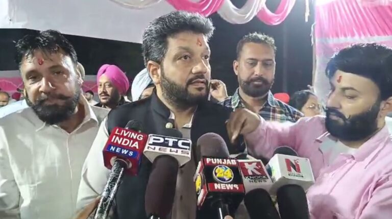 ਅੰਮ੍ਰਿਤਸਰ ਵਿਖੇ ਹੋਲਿਕਾ ਦਹਨ ਮੌਕੇ ਸਮਾਗਮ/ ਸਾਬਕਾ ਚੇਅਰਮੈਨ ਦਿਨੇਸ਼ ਬੱਸਸੀ ਨੇ ਕੀਤੀ ਸ਼ਿਰਕਤ/ ਇਲਾਕਾ ਵਾਸੀਆਂ ਨਾਲ ਸਾਂਝਾ ਕੀਤੀਆਂ ਖੁਸ਼ੀਆਂ