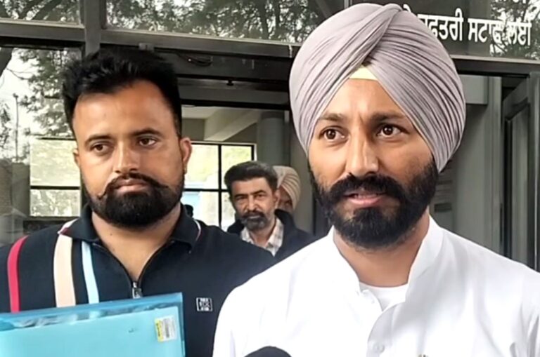 ਮੋਗਾ ਦੇ ਐਸਐਸਪੀ ਨੂੰ ਮਿਲੇ ਵਿਧਾਇਕ ਸੁਖਾਨੰਦ/ ਸਰਪੰਚ ਕਤਲ ਕੇਸ ਦੀ ਗਹਿਰਾਈ ਨਾਲ ਜਾਂਚ ਮੰਗੀ/ ਰੁਪਿੰਦਰ ਕੌਰ ਦੇ ਦਾਅਵਿਆਂ ਦੀ ਪੁਣਛਾਣ ਦੀ ਅਪੀਲ