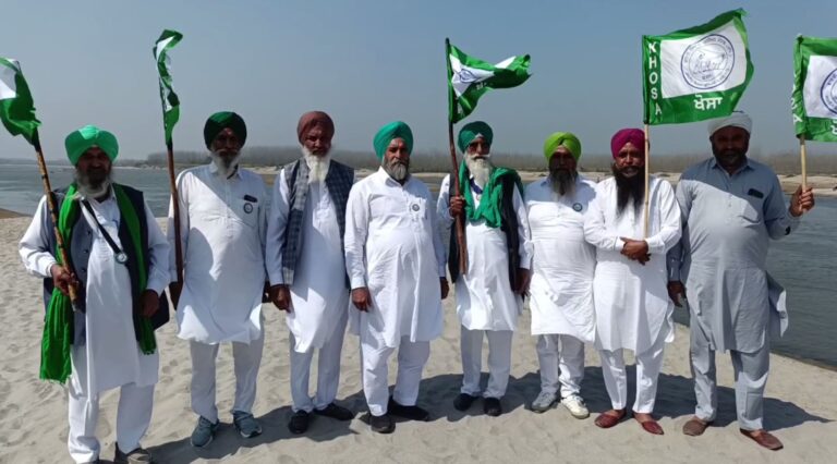 ਮੋਗਾ ਦੇ ਖਹਿਰਾ ਬੇਟ ’ਚ ਕਿਸਾਨਾਂ ਦਾ ਮੋਰਚਾ ਜਾਰੀ/ ਧੁੱਸੀ ਬੰਨ੍ਹ ਨੇੜੇ ਰੇਤ ਮਾਇਨਿੰਗ ਖਿਲਾਫ ਦੇ ਰਹੇ ਧਰਨਾ/ 4 ਤਰੀਕ ਤਕ ਦਿੱਤਾ ਅਲਟੀਮੇਟਮ