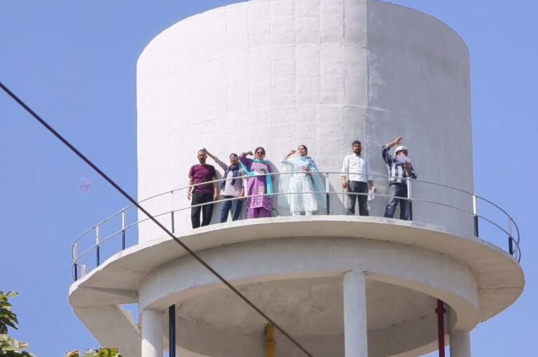 ਸੰਗਰੂਰ ਦੇ ਦਿੜ੍ਹਬਾ ’ਚ ਟੈਂਕੀ ਤੇ ਚੜ੍ਹੇ ਈਟੀਟੀ ਅਧਿਆਪਕ/ ਮੰਤਰੀ ਹਰਪਾਲ ਚੀਮਾ ਖਿਲਾਫ ਕੀਤੀ ਨਾਅਰੇਬਾਜ਼ੀ/ ਮੀਟਿੰਗ ਲਈ ਸਮਾਂ ਮਿਲਣ ਤਕ ਸੰਘਰਸ਼ ਦਾ ਐਲਾਨ