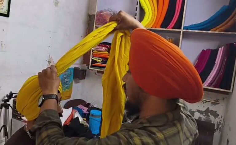 ਧੁਰੰਧਰ 2 ‘ਚ ਪੱਗ ਬੰਨ੍ਹਣ ਵਾਲੇ ਬਲਵਿੰਦਰ ਸਿੰਘ ਦਾ ਖੁਲਾਸਾ/ ਰਣਵੀਰ ਸਿੰਘ ਤੇ ਅਕਸ਼ੇ ਖੰਨਾ ਲਈ ਤਿਆਰ ਕੀਤੀਆਂ ਦਸਤਾਰਾਂ/ ਨੌਜਵਾਨਾਂ ਨੂੰ ਸਿੱਖੀ ਨਾਲ ਜੁੜਣ ਦਾ ਦਿੱਤਾ ਸੰਦੇਸ਼