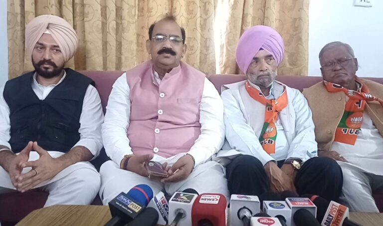 ਸਰਹਿੰਦ ਪਹੁੰਚੇ ਭਾਜਪਾ ਪ੍ਰਧਾਨ ਅਸ਼ਵਨੀ ਸ਼ਰਮਾ/ ਪਾਰਟੀ ਆਗੂਆਂ ਦੀ ਮੀਟਿੰਗ ’ਚ ਕੀਤੀ ਸ਼ਿਰਕਤ/ ਮੋਗਾ ਰੈਲੀ ਨੂੰ ਲੈ ਕੇ ਵਰਕਰਾਂ ਦੀਆਂ ਲਾਈਆਂ ਡਿਊਟੀਆਂ