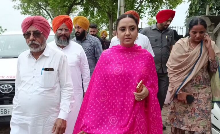 ਮੋਗਾ ਦੀ ਵਿਧਾਇਕਾ ਡਾ. ਅਰੋੜਾ ਵੱਲੋਂ ਪਿੰਡਾਂ ਦਾ ਦੌਰਾ/ 4 ਅਪ੍ਰੈਲ ਦੀ ਰੈਲੀ ਸ਼ਾਮਲ ਹੋਣ ਲਈ ਕੀਤਾ ਪ੍ਰੇਰਿਤ/ ਮੁੱਖ ਮੰਤਰੀ ਮਾਨ ਤੇ ਕੇਜਰੀਵਾਲ ਕਰਨਗੇ ਸੰਬੋਧਨ