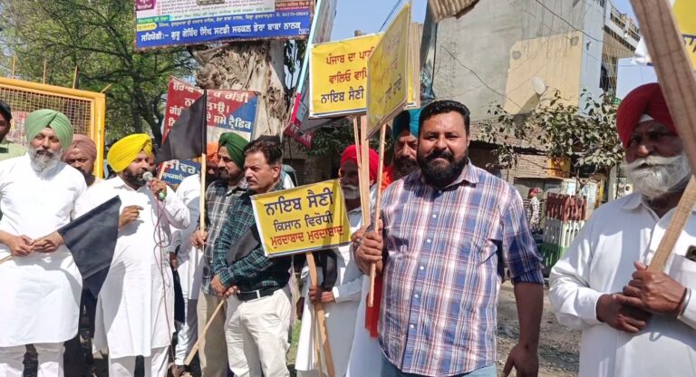 ਡੇਰਾ ਬਾਬਾ ਨਾਨਕ ’ਚ ਹਰਿਆਣਾ ਸੀਐਮ ਸੈਣੀ ਦਾ ਵਿਰੋਧ/ ਆਪ ਆਗੂਆਂ ਨੇ ਦਿਖਾਏ ਕਾਲੇ ਝੰਡੇ/ ਪੰਜਾਬ ਨਾਲ ਵਿਤਕਰਾ ਬੰਦ ਕਰਨ ਦੀ ਕੀਤੀ ਮੰਗ