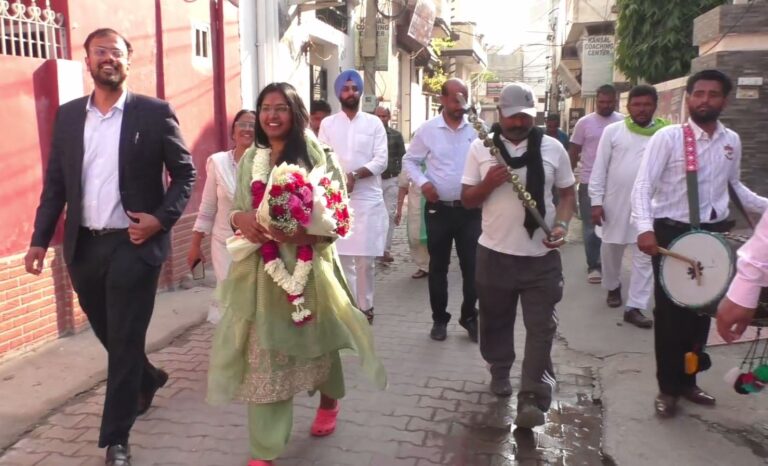 ਸੰਗਰੂਰ ਦੀ ਅਨਸ਼ਾ ਜੈਨ ਨੇ ਚਮਕਾਇਆ ਜ਼ਿਲ੍ਹੇ ਦਾ ਨਾਮ/ ਯੂਪੀਐਸਸੀ ’ਚ ਪ੍ਰਾਪਤ ਕੀਤਾ 251ਵਾਂ ਰੈਂਕ/ ਸੰਗਰੂਰ ਪਹੁੰਚਣ ’ਤੇ ਢੋਲ-ਢਮੱਕੇ ਨਾਲ ਭਰਵਾਂ ਸਵਾਗਤ