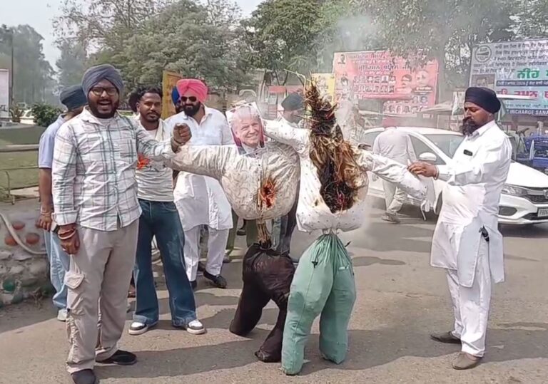 ਗੁਰਦਾਸਪੁਰ ’ਚ ਬੀਕੇਯੂ ਚੜੂਨੀ ਦਾ ਪ੍ਰਦਰਸ਼ਨ/  ਰੋਸ ਮਾਰਚ ਕੱਢ ਕੇ ਫੂਕਿਆ ਕੇਂਦਰ ਦਾ ਪੁਤਲਾ/ ਅਮਰੀਕਾ ਨਾਲ ਵਪਾਰ ਸਮਝੌਤੇ ਦਾ ਕੀਤਾ ਵਿਰੋਧ