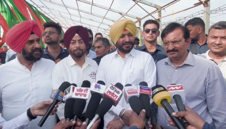 ਮੋਗਾ ’ਚ ਕੇਂਦਰੀ ਮੰਤਰੀ ਬਿੱਟੂ ਦਾ ਵੱਡਾ ਬਿਆਨ/ ਪੰਜਾਬ ਅੰਦਰ ਡਬਲ ਇੰਜਨ ਸਰਕਾਰ ਬਣਨ ਦਾ ਦਾਅਵਾ/ 14 ਦੀ ਰੈਲੀ ਦੀਆਂ ਤਿਆਰੀਆਂ ਦਾ ਲਿਆ ਜਾਇਜ਼ਾ