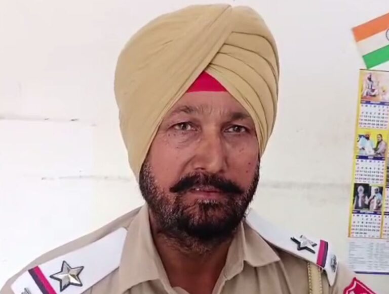 ਜ਼ੀਰਕਪੁਰ ’ਚ ਨੌਜਵਾਨ ਨੂੰ ਹੂਟਰ ਵਜਾਉਣਾ ਪਿਆ ਮਹਿੰਗਾ/ ਟਰੈਫਿਕ ਪੁਲਿਸ ਨੇ ਟਰੇਸ ਕਰ ਕੇ ਕੱਟਿਆ ਚੱਲਾਨ/ ਹੂਟਰ ਵਜਾ ਕੇ ਲਾਲ ਬੱਤੀ ਲੰਘਣ ਤੇ ਕੀਤੀ ਕਾਰਵਾਈ