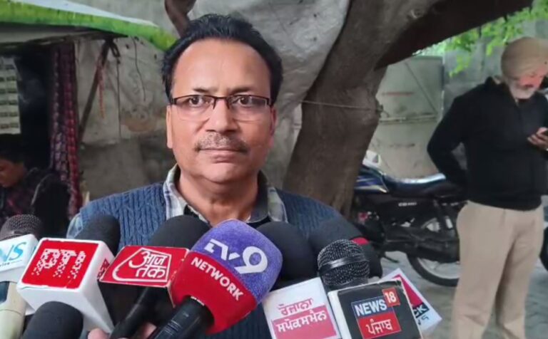 ਜਲੰਧਰ ’ਚ ਗੈਰ ਕਾਨੂੰਨੀ ਢਾਹੁਣ ਨੂੰ ਲੈ ਕੇ ਹੰਗਾਮਾ/ ਭਾਜਪਾ ਤੇ ਕਾਂਗਰਸੀ ਆਗੂਆਂ ਨੇ ਕੀਤਾ ਪ੍ਰਦਰਸ਼ਨ/ ਹੋਟਲ ਦੇ ਇਕ ਹਿੱਸੇ ਨੂੰ ਢਾਹੁਣ ਆਈ ਸੀ ਨਿਗਮ ਟੀਮ