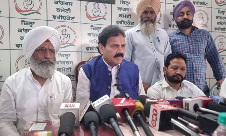 ਅੰਮ੍ਰਿਤਸਰ ’ਚ ਡਾ. ਰਾਜ ਕੁਮਾਰ ਵੇਰਕਾ ਦੀ ਪ੍ਰੈੱਸ ਕਾਨਫਰੰਸ/ ਟਰੇਡ ਡੀਲ ਨੂੰ ਲੈ ਕੇ ਘੇਰੀ ਕੇਂਦਰ ਸਰਕਾਰ/ ਅਮਰੀਕਾ ਅੱਗੇ ਗੋਡੇ ਟੇਕਣ ਦੇ ਲਾਏ ਇਲਜ਼ਾਮ