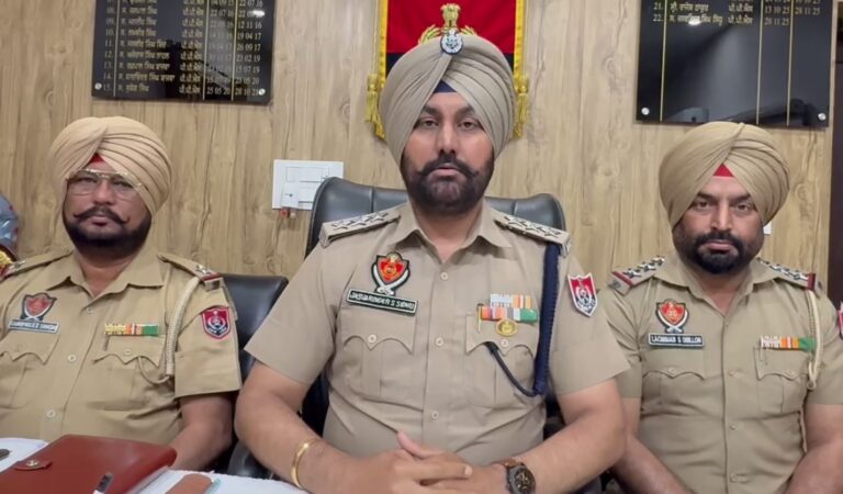 ਮੋਗਾ ਪੁਲਿਸ ਨੇ ਸੁਲਝਾਇਆ ਦੁਕਾਨਾਂ ’ਚ ਚੋਰੀ ਦਾ ਮਾਮਲਾ/ ਪਿੰਡ ਕਮਾਲ ਕੇ ’ਚ ਤੋੜੇ ਸੀ ਤਿੰਨ ਦੁਕਾਨਾਂ ਦੇ ਸ਼ਟਰ/ ਪਿੰਡ ਦਾ ਹੀ ਨਿਕਲਿਆ ਮਾਸਟਰ ਮਾਈਂਡ