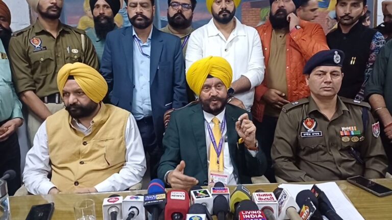 ਫਤਹਿਗੜ੍ਹ ਸਾਹਿਬ ਪਹੁੰਚੇ ਮਨੁੱਖੀ ਅਧਿਕਾਰ ਕਮਿਸ਼ਨ ਮੈਂਬਰ/ ਪ੍ਰਸ਼ਾਸਨ, ਸਮਾਜ ਸੇਵੀ ਸੰਸਥਾਵਾਂ ਤੇ ਵਪਾਰੀਆਂ ਨਾਲ ਮੀਟਿੰਗ/ ਮਨੁੱਖੀ ਅਧਿਕਾਰ ਉਲੰਘਣਾ ਬਾਰੇ ਹੈਲਪਲਾਈਨ ਨੰਬਰ ਜਾਰੀ