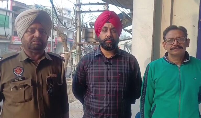 ਗੁਰਦਾਸਪੁਰ ’ਚ ਬੈਂਕ ਅੰਦਰ ਭਿਆਨਕ ਅੱਗ/ ਸਾਰਾ ਸਾਮਾਨ ਸੜ ਕੇ ਸੁਆਹ/ ਫਾਇਰ ਬ੍ਰਿਗੇਡ ਨੇ ਪਾਇਆ ਕਾਬੂ