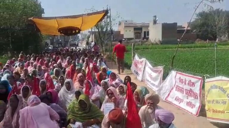 ਫਰੀਦਕੋਟ ’ਚ ਸਪੀਕਰ ਦੇ ਘਰ ਅੱਗੇ ਧਰਨਾ/ ਸਰਕਾਰ ਤੋਂ ਮਾਣ ਭੱਤਾ ਦੁਗਣਾ ਕਰਨ ਦੀ ਮੰਗ/ ਮੰਗ ਨਾ ਮੰਨਣ ਤੇ ਸੰਘਰਸ਼ ਤੇਜ਼ ਕਰਨ ਦੀ ਚਿਤਾਵਨੀ