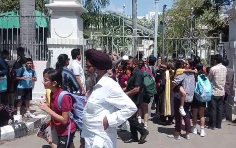 ਪਟਿਆਲਾ ਦੇ ਨਾਮੀ ਸਕੂਲਾਂ ਨੂੰ ਉਡਾਉਣ ਦੀ ਧਮਕੀ/ ਪੁਲਿਸ ਵੱਲੋਂ ਸਕੂਲਾਂ ਅੰਦਰ ਤਲਾਸ਼ੀ ਮੁਹਿੰਮ ਸ਼ੁਰੂ/ ਪ੍ਰਸ਼ਾਸਨ ਨੇ ਅਹਿਮ ਥਾਵਾਂ ਦੀ ਵਧਾਈ ਚੌਕਸੀ