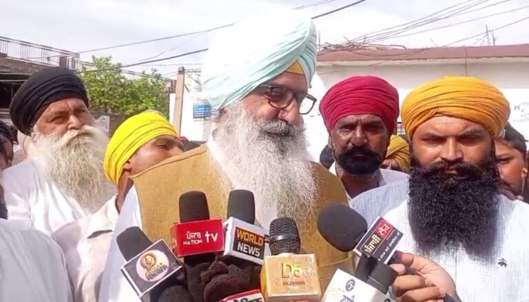ਤਰਨ ਤਾਰਨ ਦੇ ਪਿੰਡ ਵੇਈਂ ਪੂਈਂ ਪਹੁੰਚੇ ਸਾਬਕਾ ਵਿਧਾਇਕ ਸਿੱਕੀ/ ਗਰੀਬਾਂ ਦੇ ਘਰ ਸਾੜਣ ਦੀ ਘਟਨਾ ਦੀ ਸਖਤ ਨਿੰਦਾ