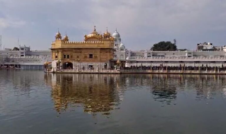 ਸ੍ਰੀ ਦਰਬਾਰ ਸਾਹਿਬ ਵਿਖੇ ਵਿਸ਼ੇਸ਼ ਗੁਰਮਤਿ ਸਮਾਗਮ/ ਖਾਲਸਾ ਸਾਜਨਾ ਦਿਵਸ ਮੌਕੇ ਪਹੁੰਚ ਰਹੀ ਸੰਗਤ/ ਰਹਿਰਾਸ ਸਾਹਿਬ ਤੋਂ ਬਾਅਦ ਹੋਵੇਗੀ ਆਲੌਕਿਕ ਆਤਿਸ਼ਬਾਜ਼ੀ