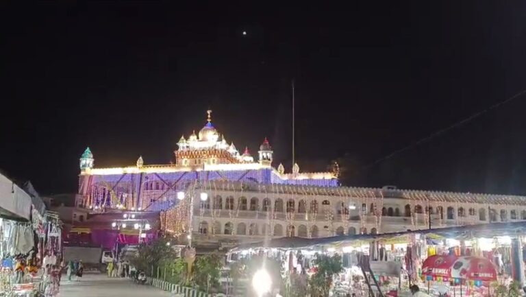 ਖਾਲਸੇ ਦੀ ਜਨਮ ਭੂਮੀ ਵਿਖੇ ਪਹੁੰਚ ਰਹੀ ਸੰਗਤ/ ਗੁਰੂ ਘਰ ਨਤਮਸਤਕ ਹੋ ਕੇ ਲਿਆ ਅਸ਼ੀਰਵਾਦ/ ਦੀਪ ਮਲਾਵਾਂ ਤੇ ਫੁੱਲਾਂ ਦੀ ਅਲੌਕਿਕ ਸਜਾਵਟ