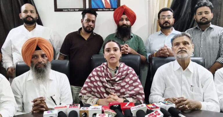 ਮੋਗਾ ਸੈਕਸ ਸਕੈਂਡਲ ਮਾਮਲਾ: ਵਿਧਾਇਕਾ ਦਾ ਅਕਾਲੀ ਦਲ ਵੱਲ ਨਿਸ਼ਾਨਾ/ ਅਕਾਲੀ ਆਗੂ ਦੀ ਸ਼ਮੂਲੀਅਤ ਬਾਰੇ ਪੁੱਛੇ ਤਿੱਖੇ ਸਵਾਲ
