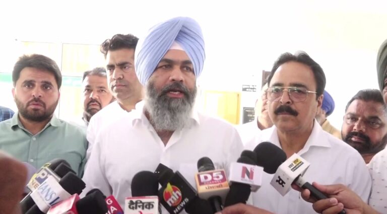 ਫਰੀਦਕੋਟ ਦੇ ਡੀਸੀ ਨੂੰ ਮਿਲੇ ਅਕਾਲੀ ਆਗੂ ਬੰਟੀ ਰੋਮਾਣਾ/ ਵੋਟਰ ਸੂਚੀਆਂ ਦੀ ਸੁਧਾਈ ਵੇਲੇ ਧਾਂਦਲੀ ਦੀ ਸ਼ਿਕਾਇਤ/  ਡਿਪਟੀ ਕਮਿਸ਼ਨਰ ਤੋਂ ਘਟਨਾ ਦੀ ਜਾਂਚ ਦੀ ਕੀਤੀ ਮੰਗ