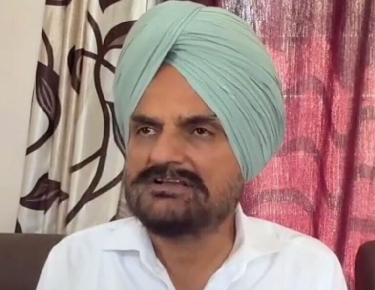 ਸਿੱਧੂ ਮੂਸੇਵਾਲਾ ਦੇ ਪਿਤਾ ਦਾ ਸਰਕਾਰਾਂ ’ਤੇ ਫੁੱਟਿਆ ਗੁੱਸਾ/ ਲਾਰੈਂਸ ਬਿਸ਼ਨੋਈ ਦੀ ਡਾਕੂਮੈਂਟਰੀ ’ਤੇ ਤੁਰੰਤ ਰੋਕ ਦੀ ਮੰਗ/ ਗੈਂਗਸਟਰਾਂ ਨੂੰ ਹੀਰੋ ਵਜੋਂ ਦਰਸਾਉਣ ਨੂੰ ਦੱਸਿਆ ਮੰਦਭਾਗਾ