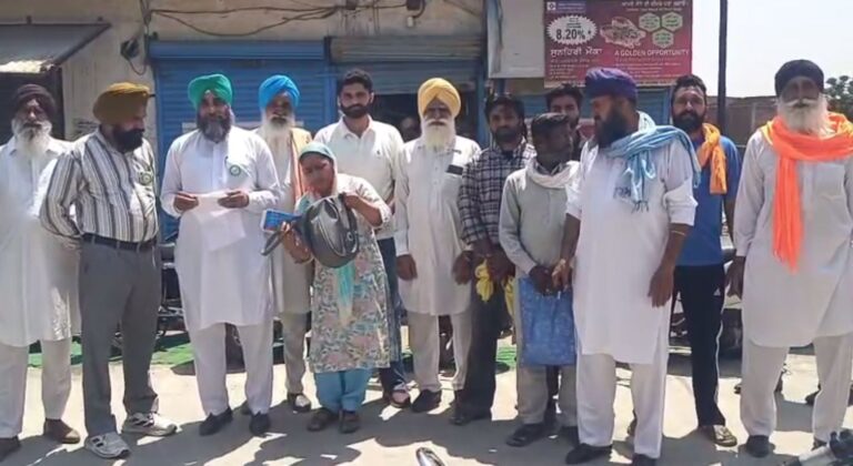 ਤਰਨ ਤਾਰਨ ’ਚ ਬੈਂਕ ਮੈਨੇਜਰ ਵੱਲੋਂ 2 ਕਰੋੜ ਦੀ ਠੱਗੀ/ ਕਿਸਾਨ ਜਥੇਬੰਦੀ ਵੱਲੋਂ ਅਣਮਿੱਥੇ ਧਰਨੇ ਦੀ ਚਿਤਾਵਨੀ/ ਦੂਰ-ਦੁਰਾਂਡੇ ਪਿੰਡਾਂ ’ਚ ਆਉਂਦੇ ਲੋਕਾਂ ਨੂੰ ਬਣਾਇਆ ਸ਼ਿਕਾਰ