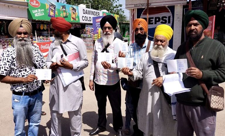 ਅਟਾਰੀ ਵਾਹਗਾ ਸਰਹੱਦ ’ਤੇ ਰੋਕੇ ਜਥੇ ਦੇ ਸ਼ਰਧਾਲੂ/ 27 ਸ਼ਰਧਾਲੂਆਂ ਨੂੰ ਜਾਣ ਦੀ ਨਹੀਂ ਮਿਲੀ ਇਜ਼ਾਜਤ/ ਅਪਰੂਵਲ ਲਿਸਟ ਨਾ ਪਹੁੰਚਣ ਦੇ ਦਿੱਤਾ ਹਵਾਲਾ