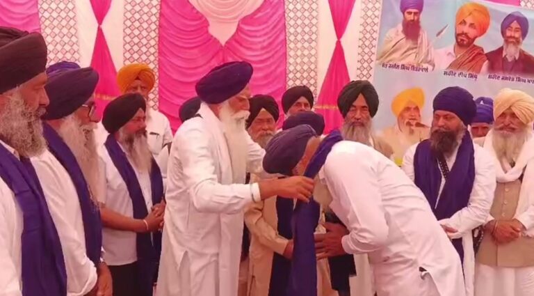 ਕਪੂਰਥਲਾ ’ਚ ਅਕਾਲੀ ਦਲ ਵਾਰਿਸ ਪੰਜਾਬ ਨੂੰ ਹੁੰਗਾਰਾ/ ਰਵਾਇਤੀ ਪਾਰਟੀਆਂ ਦੇ ਪਰਿਵਾਰ ਪਾਰਟੀ ’ਚ ਸ਼ਾਮਲ/ ਕਾਰਜਕਾਰੀ ਪ੍ਰਧਾਨ ਨੇ ਵਿਰੋਧੀਆਂ ਵੱਲ ਨਿਸ਼ਾਨੇ
