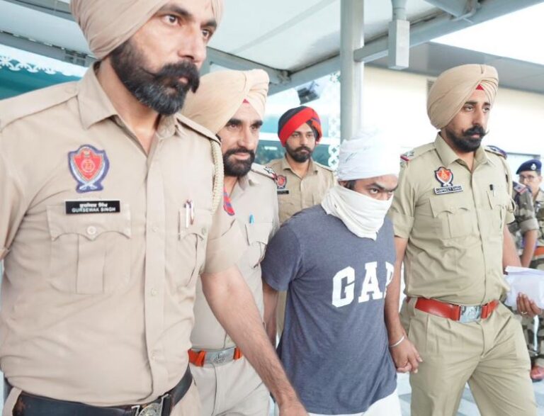 ਪੰਜਾਬ ਪੁਲਿਸ ਦਾ ਕਮਲ ਭਾਬੀ ਕਤਲ ਮਾਮਲੇ ’ਚ ਐਕਸ਼ਨ/  ਮੁੱਖ ਮੁਲਜ਼ਮ ਅੰਮ੍ਰਿਤਪਾਲ ਸਿੰਘ ਮਹਿਰੋਂ ਗ੍ਰਿਫਤਾਰ/ ਬੁਲਾਰਾ ਬਲਤੇਜ ਪੰਨੂ ਨੇ ਥਪਥਪਾਈ ਪੁਲਿਸ ਦੀ ਪਿੱਠ