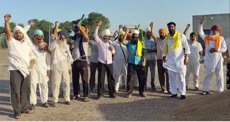 ਤਰਨ ਤਾਰਨ ਦੀ ਸਭਰਾ ਮੰਡੀ ’ਚ ਕਿਸਾਨਾਂ ਦਾ ਪ੍ਰਦਰਸ਼ਨ/ ਕਣਕ ਦੀ ਖਰੀਦ ਨਾ ਹੋਣ ਨੂੰ ਲੈ ਕੇ ਪ੍ਰਗਟਾਇਆ ਰੋਸ