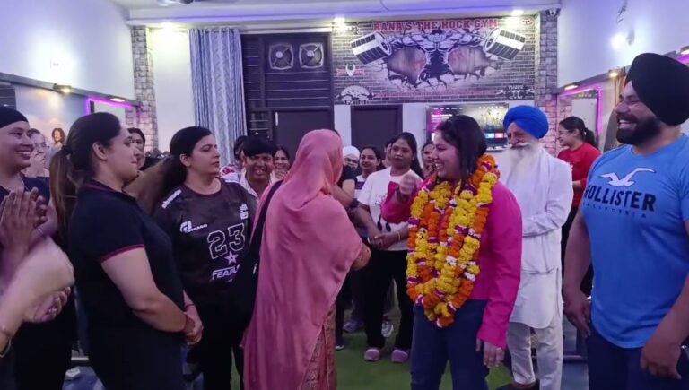 ਅੰਮ੍ਰਿਤਸਰ ਦੀ ਨਿਮਰਤ ਸੰਧੂ ਨੇ ਰਚਿਆ ਇਤਿਹਾਸ/ ਸੀਬੀਐਸਈ ਨਤੀਜਿਆ ’ਚ ਕੀਤਾ ਟਾਪ/ 500 ਵਿਚੋਂ ਪ੍ਰਾਪਤ ਕੀਤੇ 499 ਅੰਕ