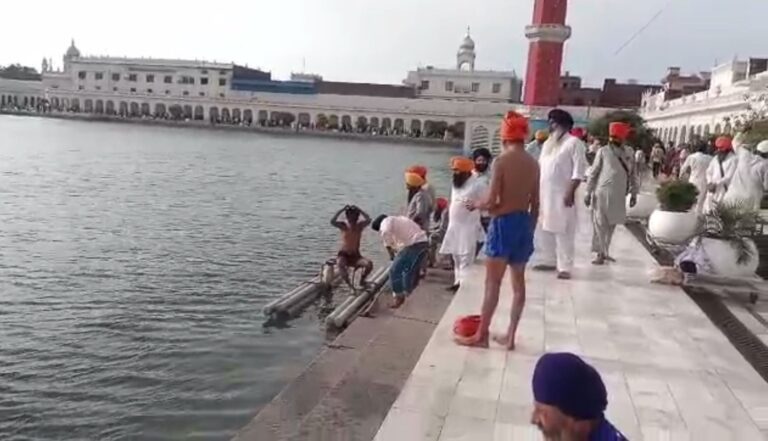 ਤਰਨ ਤਾਰਨ ਵਿਖੇ ਸਰੋਵਰ ’ਚ ਨੌਜਵਾਨ ਨੇ ਮਾਰੀ ਛਾਲ/ ਡੁੱਬਣ ਕਾਰਨ ਮੌਤ, ਗੋਤਾਖੋਰਾਂ ਨੇ ਕੱਢਿਆ ਬਾਹਰ/ ਪੁਲਿਸ ਨੇ ਪੋਸਟ ਮਾਰਟਮ ਬਾਦ ਵਾਰਿਸਾਂ ਹਵਾਲੇ ਕੀਤੀ ਲਾਸ਼