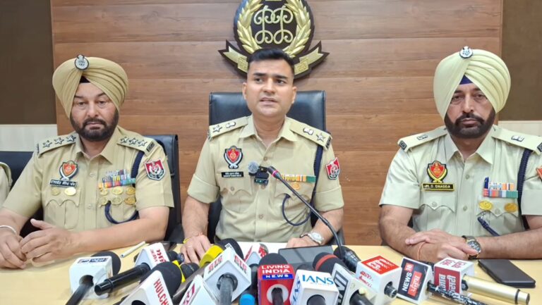 ਹੁਸ਼ਿਆਰਪੁਰ ਪੁਲਿਸ ਹੱਥ ਲੱਗੀ ਵੱਡੀ ਸਫਲਤਾ/ ਨਸ਼ੇ ਤੇ ਹਥਿਆਰ ਤਸਕਰੀ ਮਾਡਿਊਲ ਦਾ ਪਰਦਾਫਾਸ਼/ 9 ਕਿੱਲੋ 925 ਗਰਾਮ ਹੈਰੋਇਨ ਤੇ ਹਥਿਆਰ ਬਰਾਮਦ