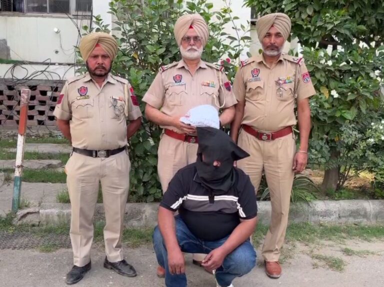 ਫਰੀਦਕੋਟ ਪੁਲਿਸ ਵੱਲੋਂ ਡਰੱਗ ਨੈੱਟਵਰਕ ਦਾ ਪਰਦਾਫਾਸ਼/ ਅੱਧਾ ਕਿੱਲੋ ਤੋਂ ਵਧੇਰੇ ਹੈਰੋਇਨ ਸਮੇਤ ਇਕ ਗ੍ਰਿਫਤਾਰ/ ਵਿਦੇਸ਼ ਬੈਠੇ ਤਸਕਰਾਂ ਦੇ ਇਸ਼ਾਰੇ ’ਤੇ ਕਰ ਰਿਹਾ ਸੀ ਕੰਮ