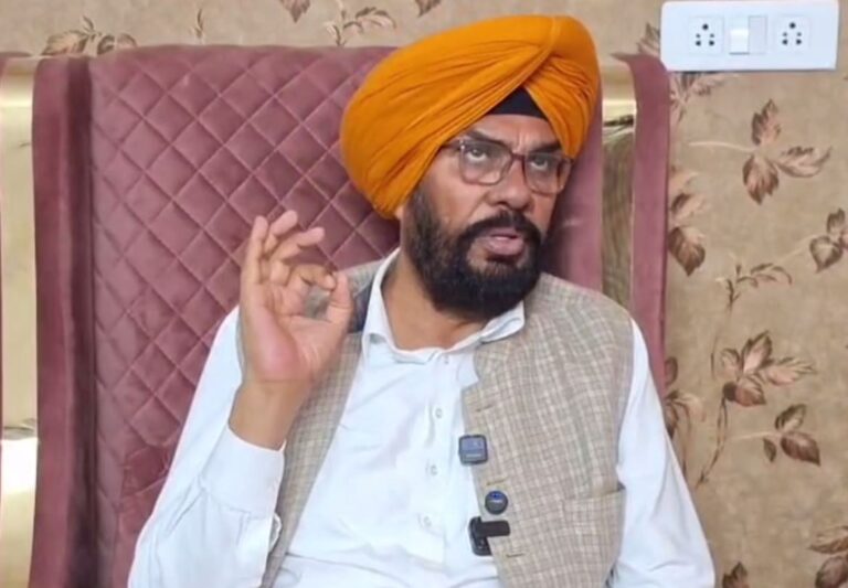 ਰਮਦਾਸ ਖੇਤਰ ’ਚ ਵਿਕਾਸ ਕੰਮਾਂ ’ਚ ਖਾਮੀਆਂ ਦਾ ਪਰਦਾਫਾਸ਼/ ਛੱਪੜ ਬਣਾਉਣ ’ਚ ਘਟੀਆ ਮਟੀਰੀਅਲ ਵਰਤਣ ਦੇ ਇਲਜ਼ਾਮ/ ਵਿਧਾਇਕ ਧਾਰੀਵਾਲ ਦੇ ਹੁਕਮਾਂ ’ਤੇ ਠੇਕੇਦਾਰ ਖਿਲਾਫ ਕੇਸ ਦਰਜ