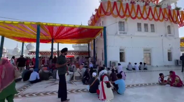 ਸ੍ਰੀ ਆਨੰਦਪੁਰ ਸਾਹਿਬ ਵਿਖੇ ਸੰਗਤਾਂ ਦੀ ਆਮਦ ਜਾਰੀ/ ਖਾਲਸਾ ਸਾਜਨਾ ਦਿਵਸ ਮਨਾਉਣ ਪਹੁੰਚ ਰਹੀ ਸੰਗਤ/ ਸੰਗਤਾਂ ਲਈ ਫਰੂਟ ਦੇ ਵਿਸ਼ੇਸ਼ ਲੰਗਰਾਂ ਦਾ ਪ੍ਰਬੰਧ