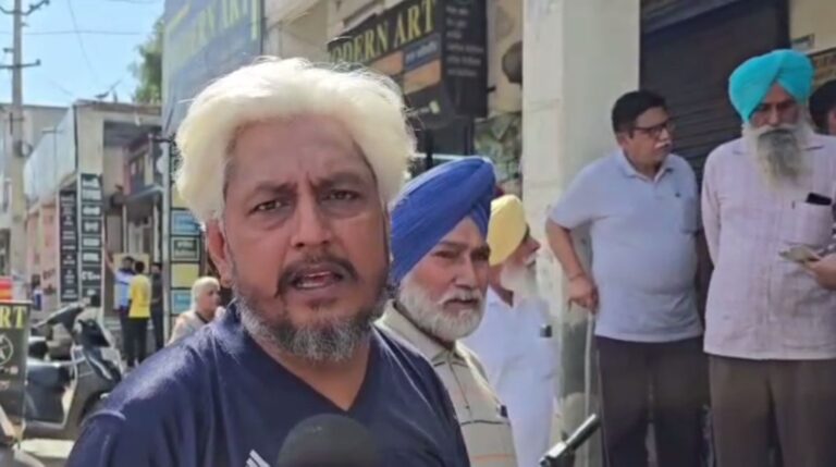 ਮੁਕਤਸਰ ’ਚ ਗੈਸ ਏਜੰਸੀ ਅੱਗੇ ਲੋਕਾਂ ਦਾ ਪ੍ਰਦਰਸ਼ਨ/ ਗੈਸ ਸਿਲੰਡਰਾਂ ਕਿੱਲਤ ਨੂੰ ਲੈ ਕੇ ਪ੍ਰਗਟਾਇਆ ਰੋਸ/ ਪੁਲਿਸ ਨੇ ਸ਼ਾਂਤ ਕਰਵਾਇਆ ਮਾਮਲਾ
